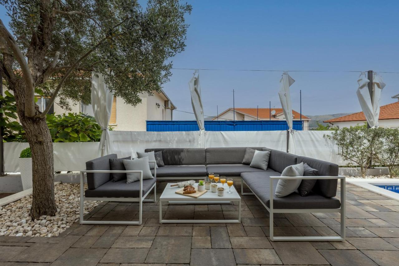 Villa Costa Blu With Pool By The Sea Trogir Bagian luar foto