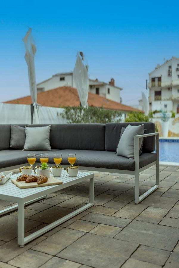 Villa Costa Blu With Pool By The Sea Trogir Bagian luar foto